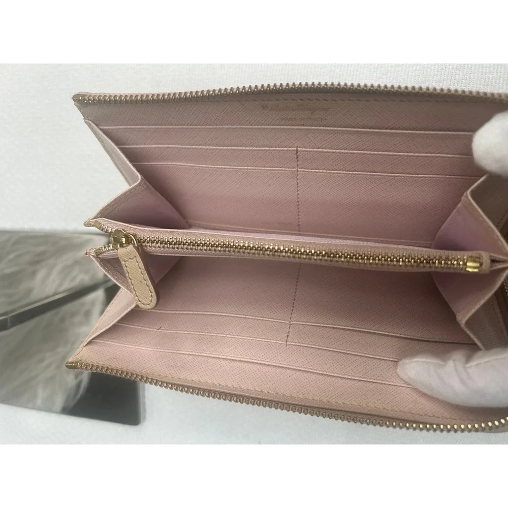 Salvatore Ferragamo Vara Wallet Zip Around‎ Continental Bow Accent Beige